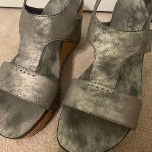 SUPER CUTE AND COMFY WEDGES